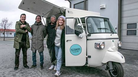 Juha Falck, Niko Puputti, Kimmo Hantikainen ja Åsa Öster hankkivat pizzamopon Italiasta. Nyt he etsivät harvinaisen pieneen pizzeriaansa työntekijöitä.