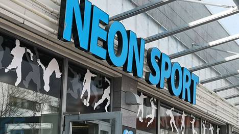 Perinteikäs urheilukauppa Neon Sport sulkee ovensa Sastamalassa. Torikeskuksesta liike muutti Puistokadulle keväällä 2021.
