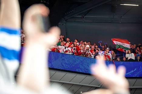 Unkari-fanit jaksoivat kannustaa, vaikka voittoa ei tullut.