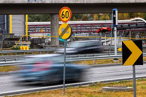 Rantatunnelin ajonopeuksia Tampereella valvotaan tunnelin molemmissa päissä olevin nopeusvalvontakameroin.
