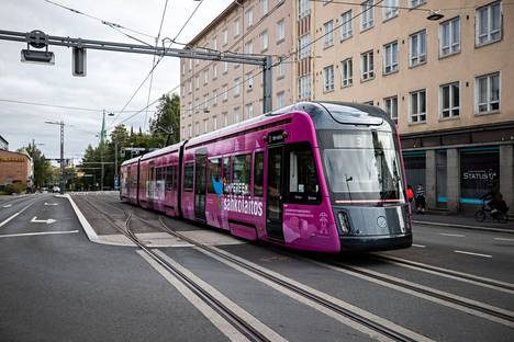 Tampereen ratikka on liikennöinyt puoli vuotta. Kuva on otettu 24.8.2021.