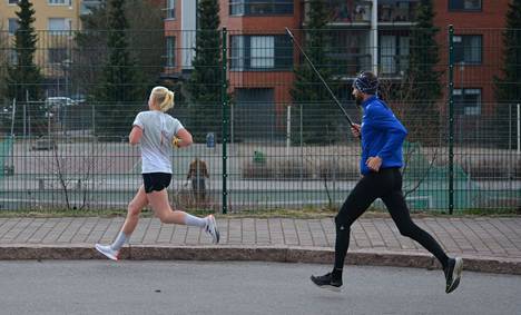 Päävalmentaja Thierry Gueorgiou kuvasi nuorten maailmanmestarin  Ida Haapalan suoritusta vappuna Herttoniemenrannassa käydyssä katsastuskilpailussa.