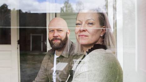 Jan ja Maiju Pyykkö viettävät tulevana kesänä paljon aikaa Hinttalan kotiseutumuseon pihapiirissä. 