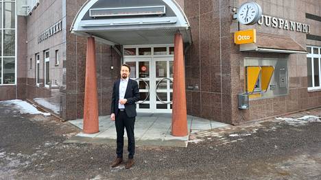 Pohjois-Hämeen Osuuspankin toimitusjohtaja Pertti Pyykkö esitteli pankin hyvää tulosta viime vuodelta.