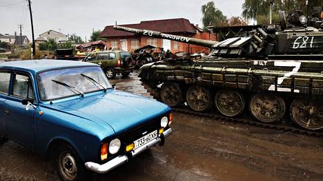  Venäläinen panssarivaunu hylättynä Ukrainan takaisinvaltaaman Izjumin kaupungin reunamilla.