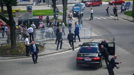 Slovakian pääministeriä Robert Ficoa ammuttiin Handlován kaupungissa.