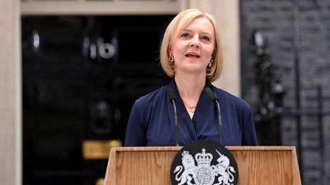 Liz Truss nousi tiistaina virallisesti Britannian uudeksi pääministeriksi. Tiistai-iltana hän puhui ensimmäistä kertaa pääministerinä Downing Streetin virka-asunnollaan. 