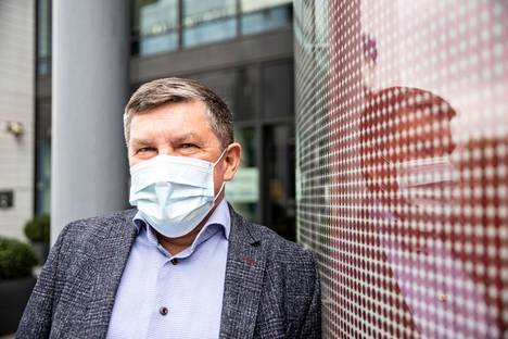 Tampereen yliopistollisen sairaalan ja Pirkanmaan sairaanhoitopiirin johtajaylilääkäri Juhani Sand on Pirkanmaan pandemiaohjausryhmän puheenjohtaja.