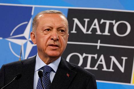 Turkin presidentti Recep Tayyip Erdoğan puhui lehdistötilaisuudessa Madridin Nato-huippukokouksessa kesäkuun lopussa. 