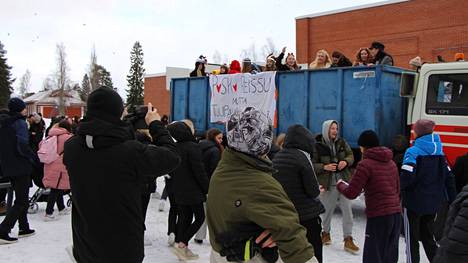 Mäntän lukion abit juhlivat penkkareitaan torstaina 16. helmikuuta.