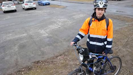 Jonas Grigonis, 15, näki netistä, miten polkupyörästä voidaan rakentaa mopo, ja innostui kokeilemaan itsekin. 