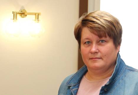 Merikarvialainen Marika Uimaluoto työskentelee aluevaltuustossa.