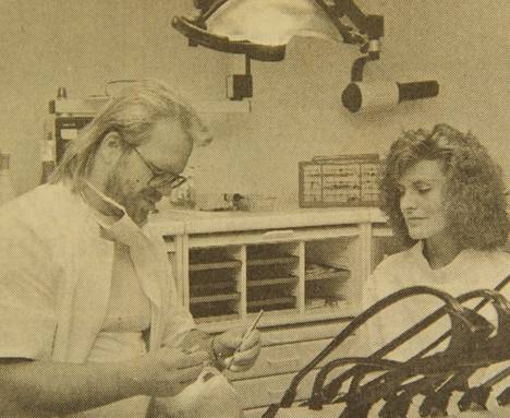1 Vilppulan keskustassa aloitti marraskuussa 1991 yksityinen hammaslääkäriasema Dental Team. Hammaslääkäri Matti Sillanpää oli asunut melkein koko 31-vuotisen elämänsä Vilppulassa. Sillanpää valmistui hammaslääkäriksi vuonna 1987. Kuvassa hänen työparinaan on hammashoitaja Minna Heittola.