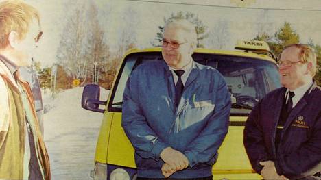 Satakunnan ensimmäiset ekotaksit olivat tulossa Harjavaltaan. Ekotaksi ajaisi ennakoiden sekä autoa ja kuljettajaa säästäen. Valtakunnallisesti ekotakseja oli tuolloin vajaa 120. Liikenneopettaja Jari Nummela koulutti autoilijat Reijo Tuomisen ja Soini Kervisen.
