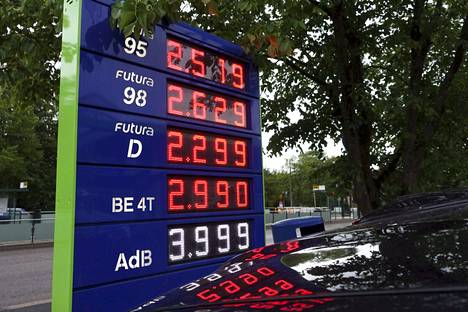 Energia-asioihin perehtynyt asiantuntija ennakoi hiljattain, että bensiinin hinta voi kohta alkaa kolmosella.