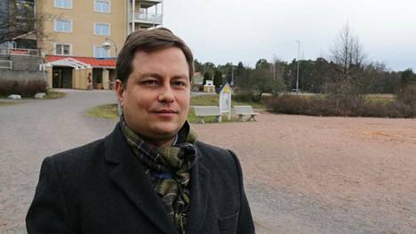 Vilhelm Junnila tuntee Naantalin politiikan koukerot ja pääsee toisen kauden kansanedustajaksi.