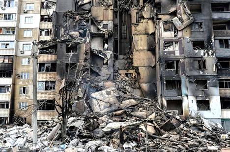 Pommituksessa tuhoutunut rakennus Harkovassa. 