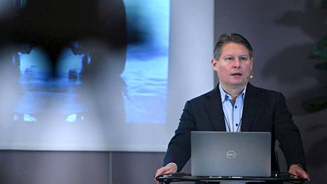 Finnairin toimitusjohtaja Topi Manner kommentoi lentoyhtiön tulosjulkistusta Vantaalla järjestetyssä lehdistötilaisuudessa perjantaina 28. lokakuuta.