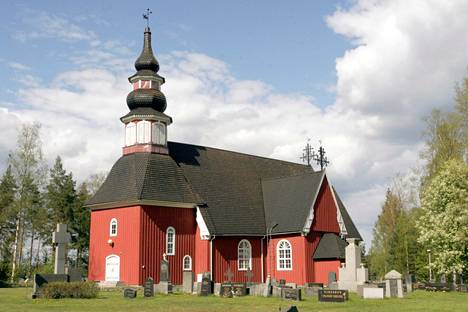 Kuoreveden kirkon katon tervausurakka tulee maksamaan hyväksytyn tarjouksen perusteella yli 33 500 euroa.