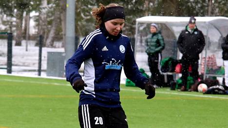 FC Nokian Erica Nikkilä onnistui maalinteossa ottelussa. Kuva on otettu viime viikonlopun FC Nokian kotiottelussa. 