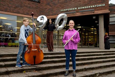 Heissä on musiikin ja tanssin tulevaisuus: Aarre Okkonen, kontrabasso, Eedit Pehkonen, tanssi, ja Matilda Neva, huilu, ovat Tampereen konservatorion oppilaita.