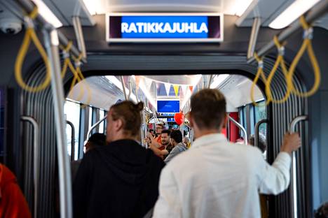 Tampereella vietettiin elokuussa ratikkajuhlaa liikennöinnin Santalahteen laajentumisen kunniaksi. Allianssimallilla toimivan Ratikan infrastruktuurin rakentamisesta, kalustohankinnoista, rahoituksen järjestämisestä, raitiotiejärjestelmän toimivuudesta sekä brändistä vastaa Tampereen Raitiotie oy.