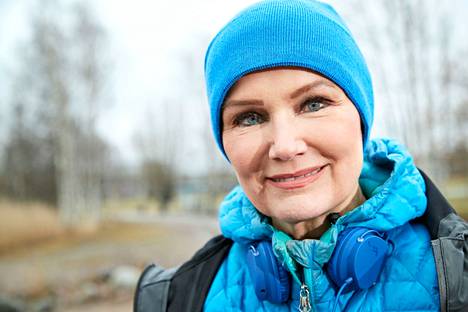 Kirjoittaja kehuu kokoomuspoliitikko Eija-Riitta Korholan kirjaa Ilkeitä ongelmia erinomaiseksi.