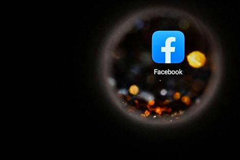 Somejätti Facebook alkaa maksaa korvauksia joukolle ranskalaislehtiä. Kuva on otettu Moskovassa lokakuun 5. päivänä 2021, kun Facebookilla oli laaja käyttökatkos 4. lokakuuta.