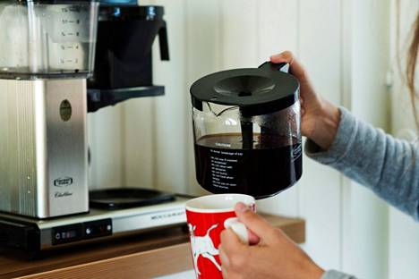 Tavallisella kahvinkeittimellä ja valmiiksi jauhetuista puruista saa tasalaatuisempaa esimerkiksi punnitsemalla purut keittiövaa’alla kahvimitan sijaan.