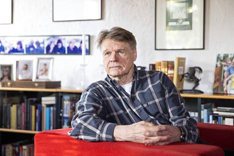Filosofian tohtori ja toimittaja Risto Ojanen on tehnyt todellisen kulttuuriteon kootessaan Porin Teatterin historian massiiviseksi tietoteokseksi. 