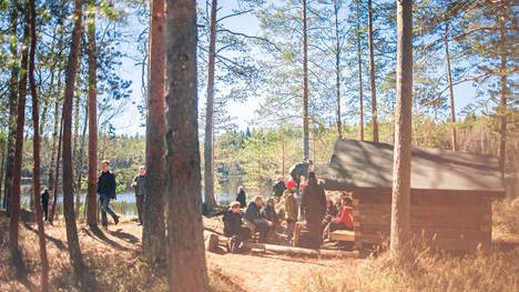 Suosittu Kintulammin retkeily- ja luonnonsuojelualue voitti Vuoden retkikohde -kilpailun vuonna 2020. Monet arkkitehtien suunnittelemat laavut ihastuttavat kävijöitä. 