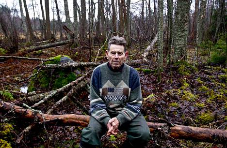 Pentti Linkola kuvattiin kotinsa lähellä olevassa metsässä Valkeakosken Sääksmäellä vuonna 2012. Nyt Linkolan kodin lähellä olevia metsiä on suojeltu.