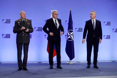 Venäjän varapuolustusministeri Aleksandr Fomin ja varaulkoministeri Aleksandr Gruško valmistautuivat neuvotteluihin Naton pääsihteeri Jens Stoltenbergin kanssa keskiviikkona.
