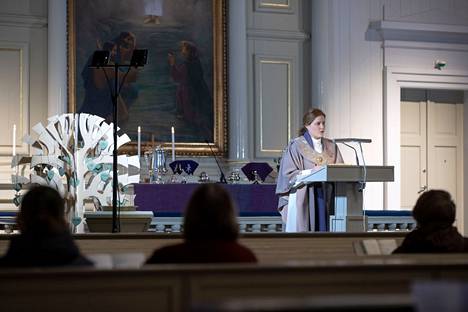 Kankaanpäässä vieraillut Turun arkkihiippakunnan piispa Mari Leppänen osallistui torstai-illan messuun.