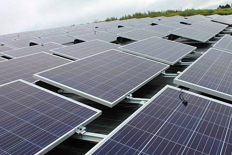 Vuokraamalla Tarasten Aurinkopuistosta nimikkopaneelin voit vaikuttaa ympäristöystävällisen aurinkoenergian tuotantoon.