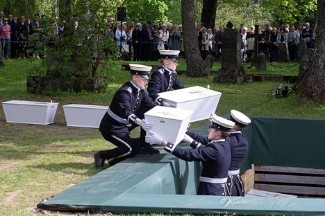 Valtakunnalliset sankarihautajaiset kaatuneitten muistopäivänä Lappeenrannan sankarihautausmaalla 21. toukokuuta 2023.