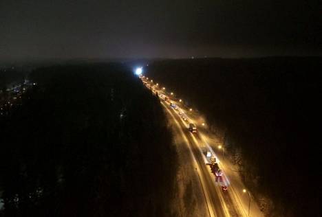 Ysitiellä Tampereella sattunut onnettomuus ruuhkauttaa liikennettä tiistai-iltana. 