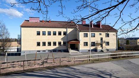 Nakkilan kunta päätti lakkauttaa oppilaspulasta kärsivän Ruskila koulun elokuussa. Kesäkuussa päättyvä lukuvuosi on siten koulun viimeinen.