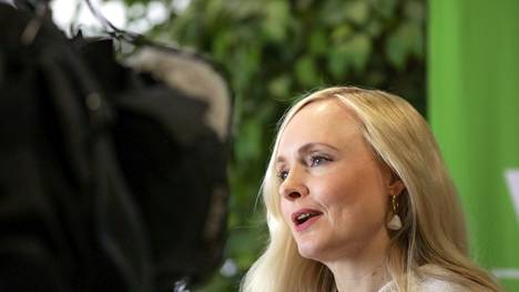 Puheenjohtaja Maria Ohisalo vihreiden puoluekokouksen mediatilaisuudessa Joensuussa 21. toukokuuta 2022.