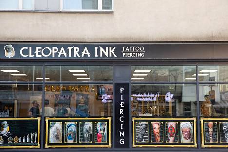 Tatuointiliikkeiden määrä on yksi hipsteriyden mittari. Kuvassa vuonna 2020 Tampereen-liikkeensä avannut Cleopatra Ink Puutarhakadulla. 