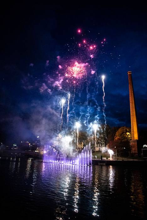 Vuonna 2019 valoviikkojen avajaisten ohjelmassa nähtiin ensimmäistä kertaa Tanssivat vedet -valoesitys kaupungin 240-vuotisjuhlien kunniaksi.