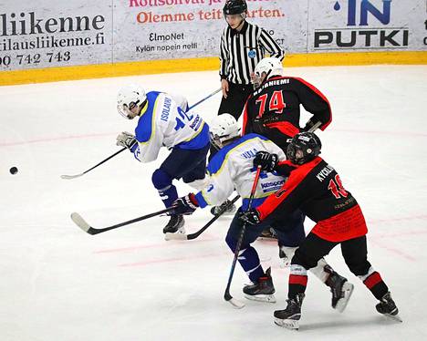 KPK ja UJK kamppailivat tiukasti voitosta Pihlajalinna-Areenalla pelatussa Suomi-sarjan ottelussa.