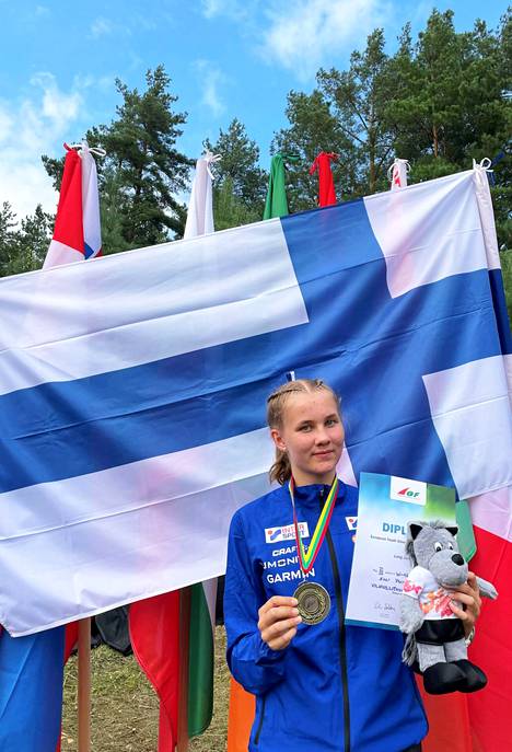Sastamalalaistaustainen Elli Punto suunnistaa nyt 18-vuotiaiden sarjassa. Kuva on viime kesältä, jolloin Elli Punto otti pronssia nuorten EM-kisoissa 16-vuotiaiden sarjassa. 