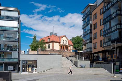 Herrainmäki on Tampellan ylimmän johdon entinen asuinalue. Nykyisin mäellä on yksityisasuntoja, toimistoja ja yleinen puisto.