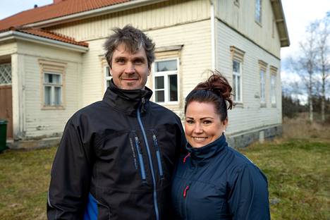Eero ja Maria Jokinen ostivat Nisun talon Narvantien varresta ja kunnostavat sen kodikseen.