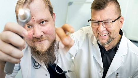 Juuso Kähärä ja Juho Nummi arvostavat matalaa hierarkiaa ja koko työyhteisön sitoutuneisuutta.