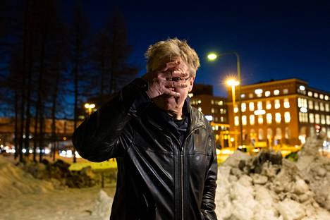 Tietokirjailija ja Helsingin kaupunginvaltuuston jäsen Pekka Sauri puhuu masennuksesta, muistelee Yölinja-radio-ohjelmaa ja kertoo, mikä nykyajassa mättää.