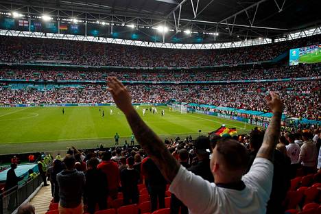 Loput EM-jalkapallon ottelut pelataan Lontoossa jopa 60 000 katsojan edessä. Kuva Englannin ja Saksan välisestä neljännesvälieräottelusta.