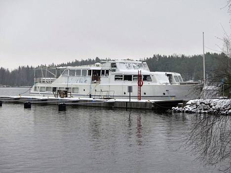 Entinen Hopealinjan Tampere-alus odotteli yhä matkustajia Sääksmäen sillan laiturissa 29. marraskuuta.