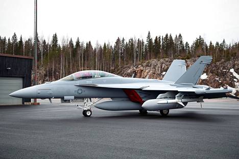 Touho 21 -lentotoimintaharjoituksessa lennetään F/A-18-Hornet-hävittäjillä. Käytössä on myös Hawk-suihkuharjoituskone.